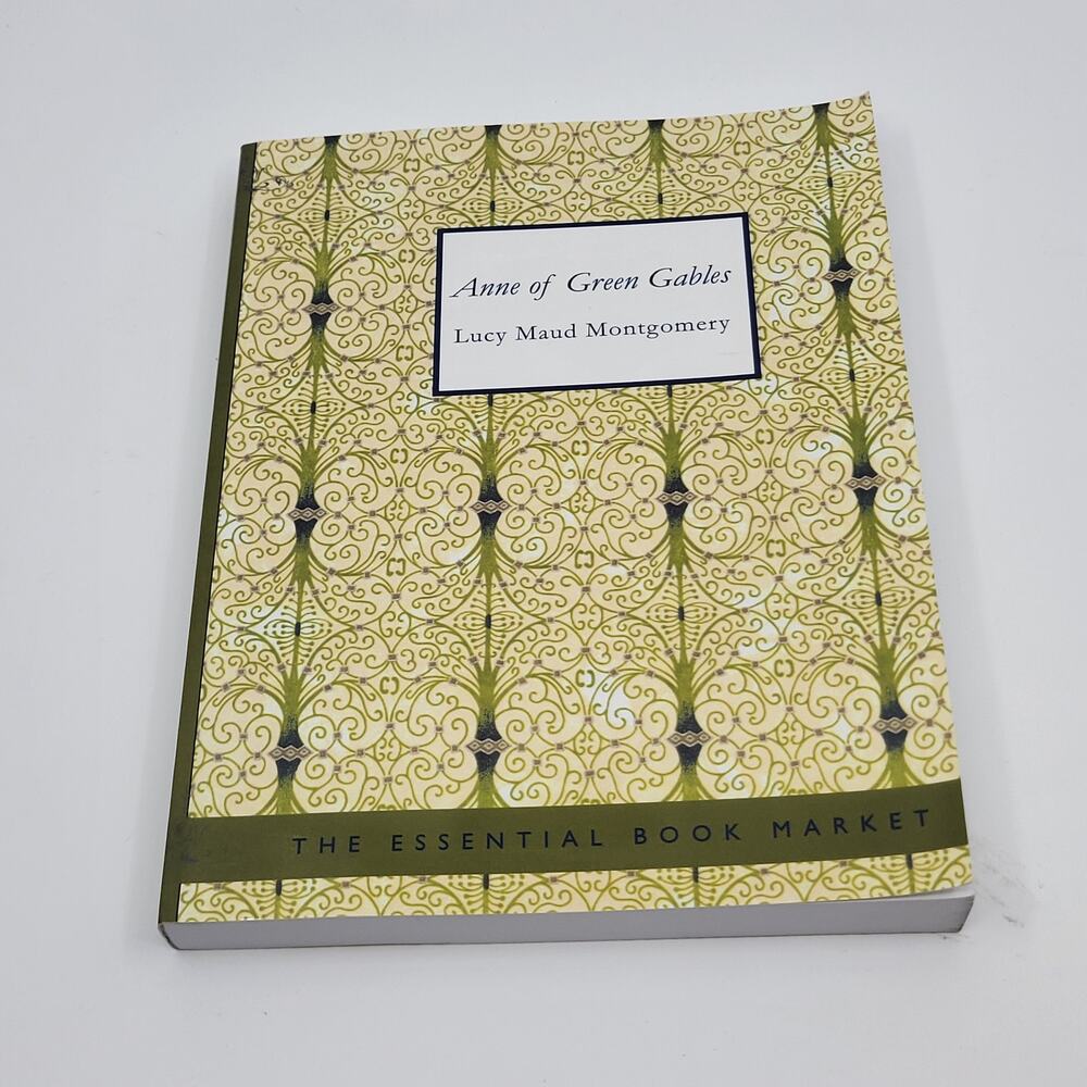 Anne of Green Gables  Lucy Maud Montgomery Paperback.